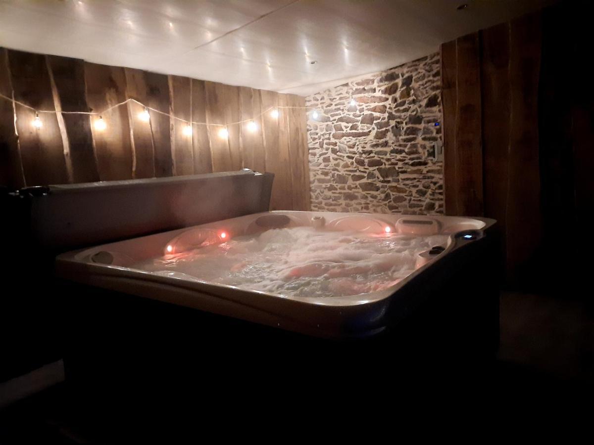 A La Memoire De Merlin & Spa Saint-Malon-sur-Mel Eksteriør billede