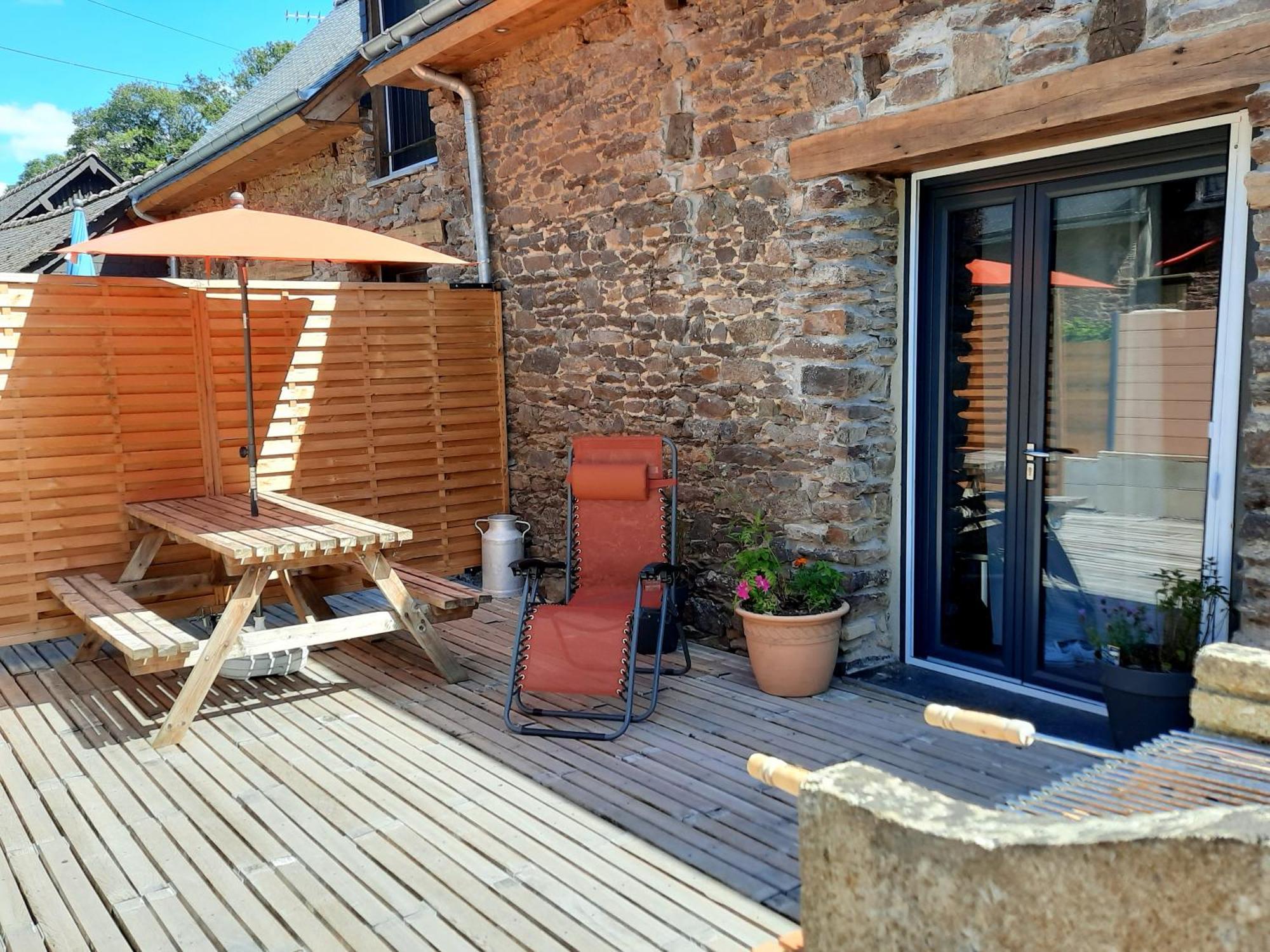 A La Memoire De Merlin & Spa Saint-Malon-sur-Mel Eksteriør billede