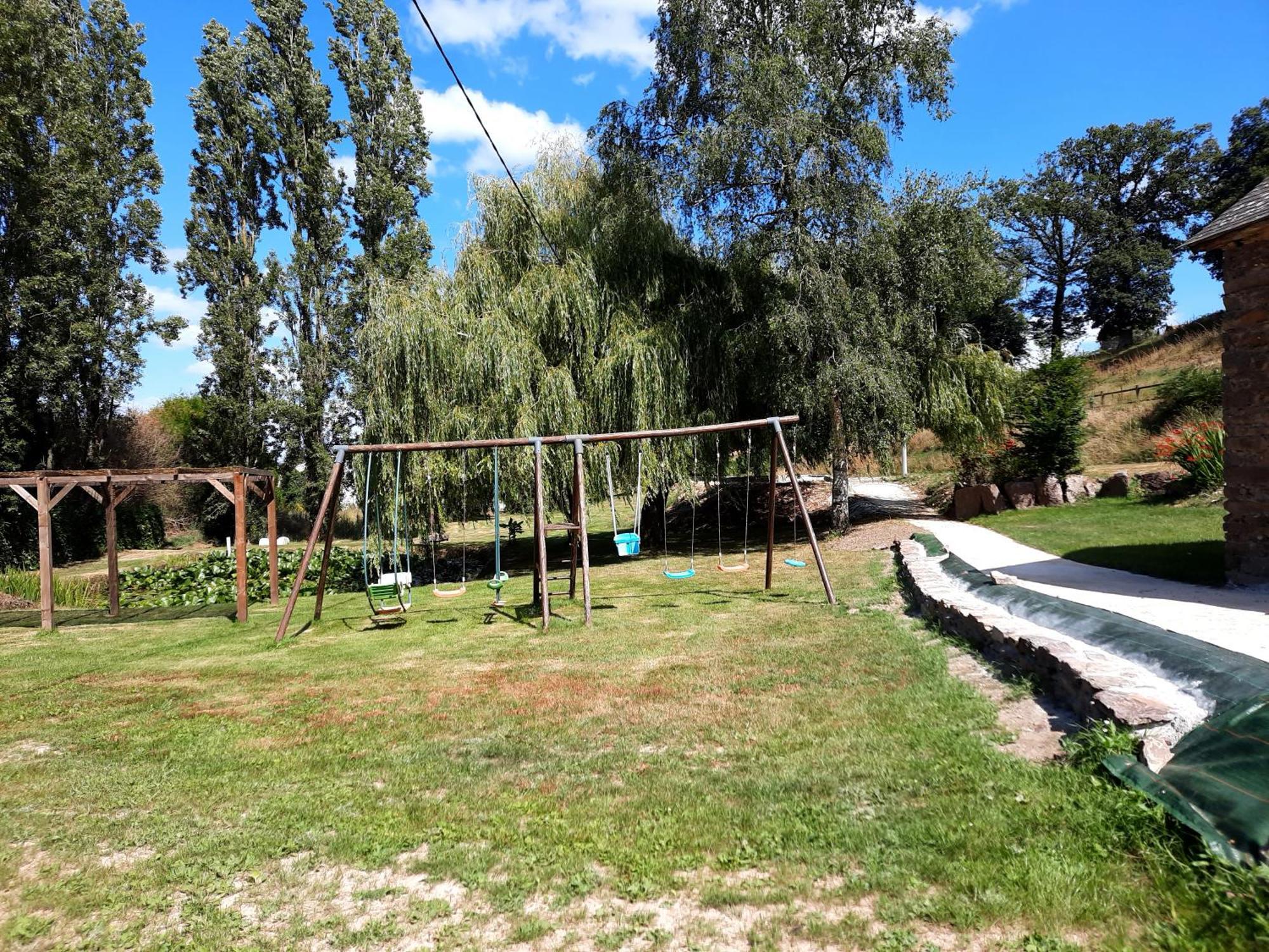 A La Memoire De Merlin & Spa Saint-Malon-sur-Mel Eksteriør billede